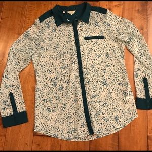 Women’s Guess button down shirt size Small